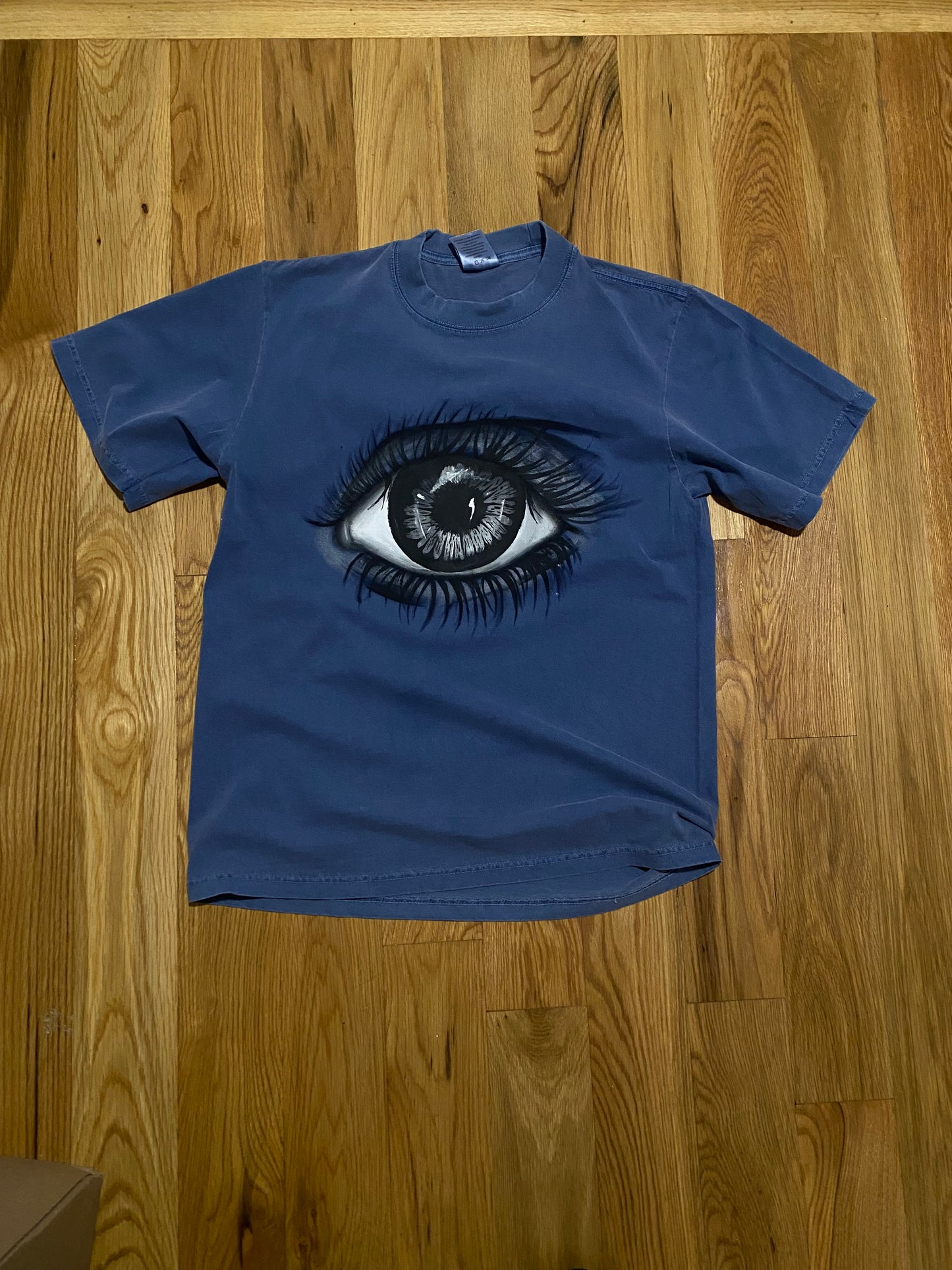 Eye ball tee